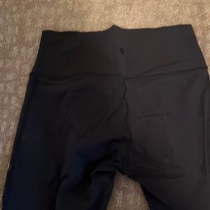 Lululemon- wunder under mesh size 8